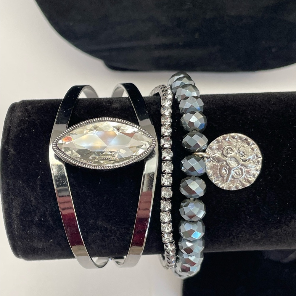 Toss Me A Tiara and Beaded Bracelet Set - Picture 1 of 7